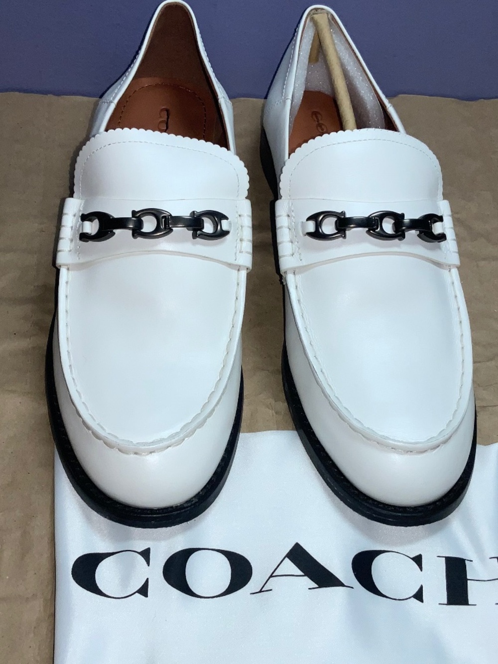 Coach Putnam white leather loafers Sz 9B Signature C Chain detail Shoes